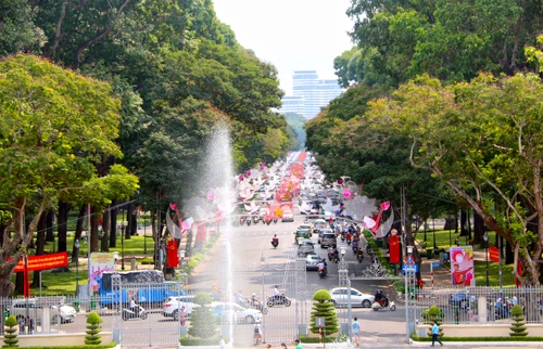 Đại lộ Lê Duẩn trước Hội trường Thống Nhất trước đây có tên Đại lộ Thống Nhất. Ảnh:H.C ten-duong-o-sai-gon-xua-duoc-dat-nhu-the-nao-1