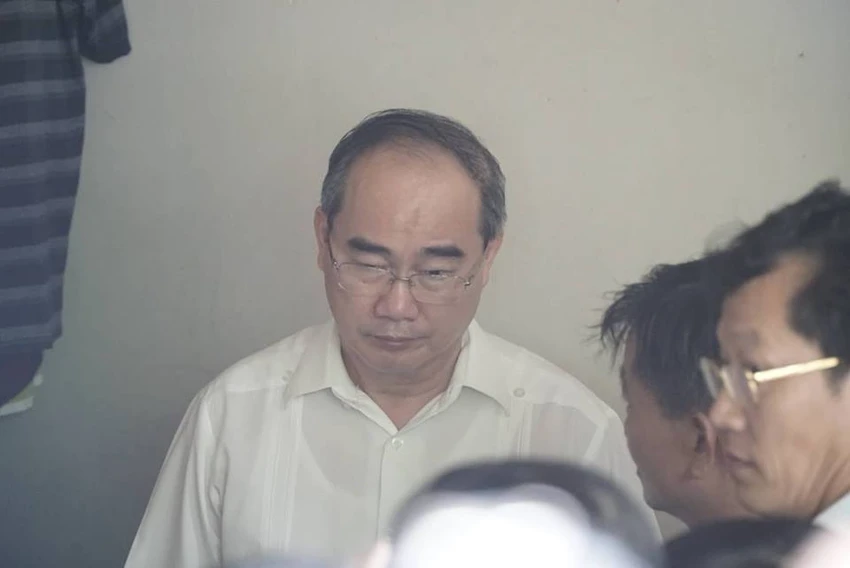 Bí thư Nguyễn Thiện Nhân đến thăm người dân Thủ Thiêm ảnh 4 Bí thư Nguyễn Thiện Nhân đến thăm người dân Thủ Thiêm ảnh 4