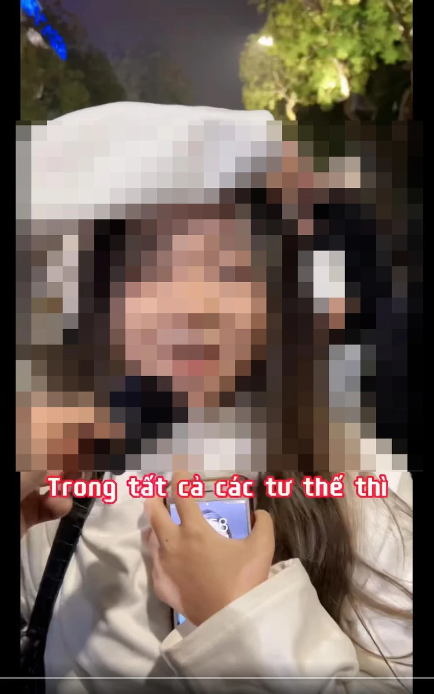Cô gái trả lời hỏng vấn trong clip “Bạn thích tư thế nào nhất?" bị nhiều người "ném đá". Cô gái trả lời hỏng vấn trong clip “Bạn thích tư thế nào nhất?" bị nhiều người "ném đá".