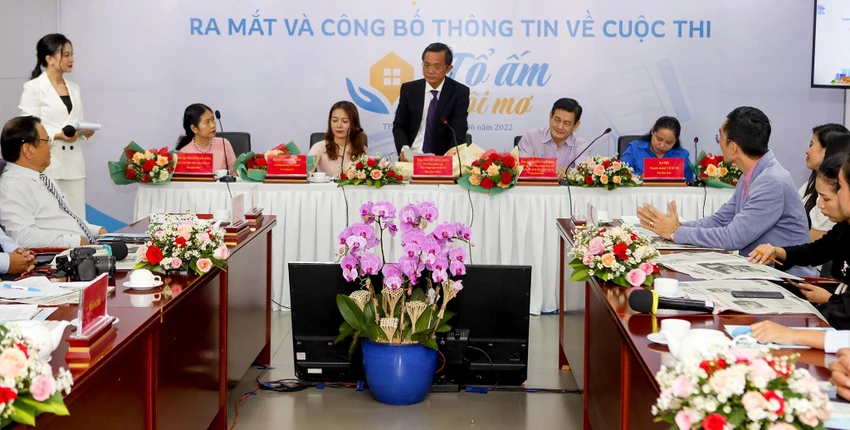 Sau lễ ra mắt cuộc thi, từ nhu cầu của bạn đọc và góp ý của chuyên gia, Ban tổ chức quyết định bổ sung độ tuổi dự thi, đồng thời bổ sung thêm một số giải thưởng của cuộc thi. Ảnh: NGUYỆT NHI Sau lễ ra mắt cuộc thi, từ nhu cầu của bạn đọc và góp ý của chuyên gia, Ban tổ chức quyết định bổ sung độ tuổi dự thi, đồng thời bổ sung thêm một số giải thưởng của cuộc thi. Ảnh: NGUYỆT NHI
