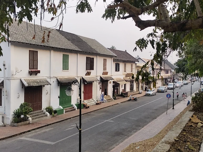 Khách đến Luang Phrapang không phải mua vé vào cửa nhưng sẽ phải trả một khoản phí nhất định khi thăm viếng di tích đặc biệt. Ảnh: TÚ NGUYỄN Khách đến Luang Phrapang không phải mua vé vào cửa nhưng sẽ phải trả một khoản phí nhất định khi thăm viếng di tích đặc biệt. Ảnh: TÚ NGUYỄN