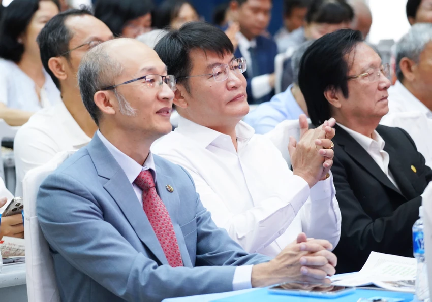 truong-dh-luat-tphcm-thanh-lap-7264.jpg