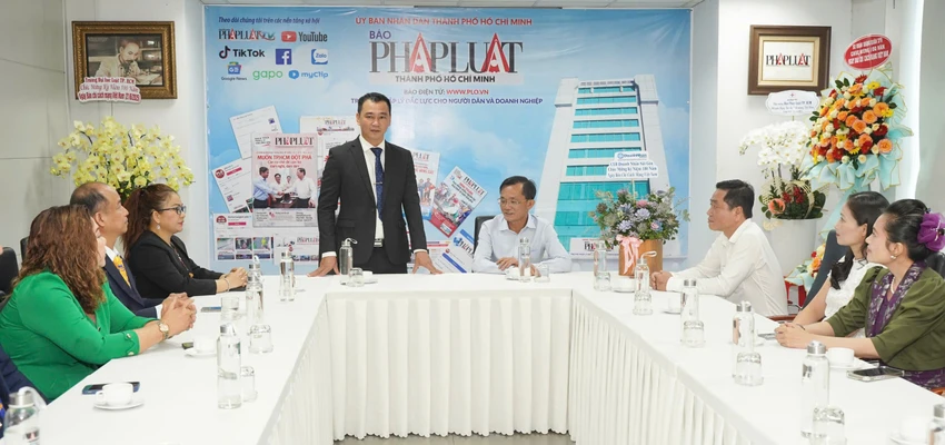 nhieu-don-vi-tham-bao-phap-luat-tphcm-2-4068-5223.jpg