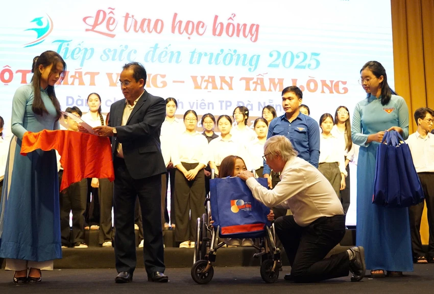 tiep-suc-den-truong.jpg
