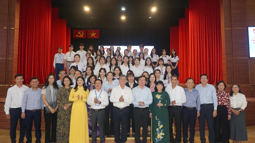 hoc-sinh-gioi.jpg
