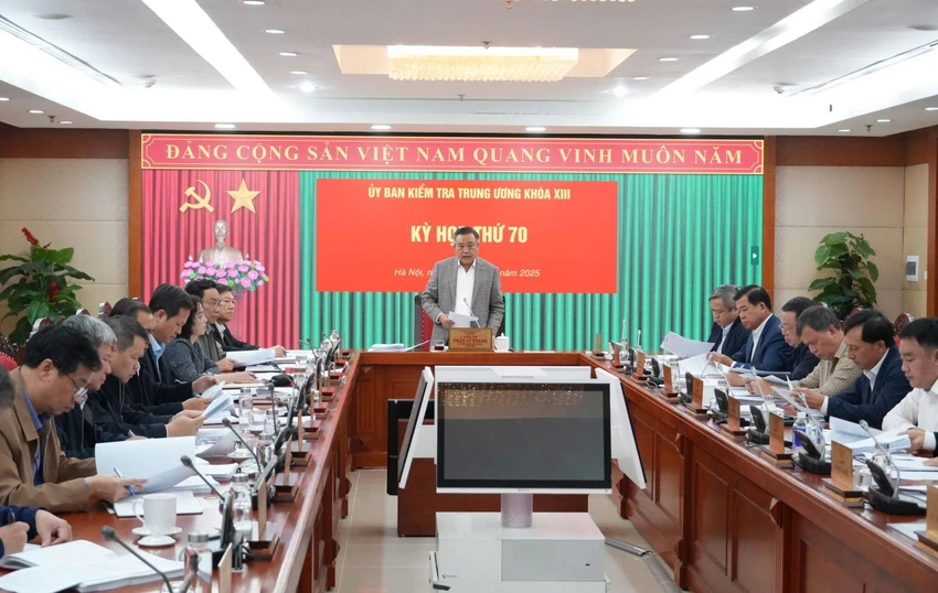 hai-ong-le-tan-dung-va-doan-mau-diep-bi-ky-luat-697-2865.jpg