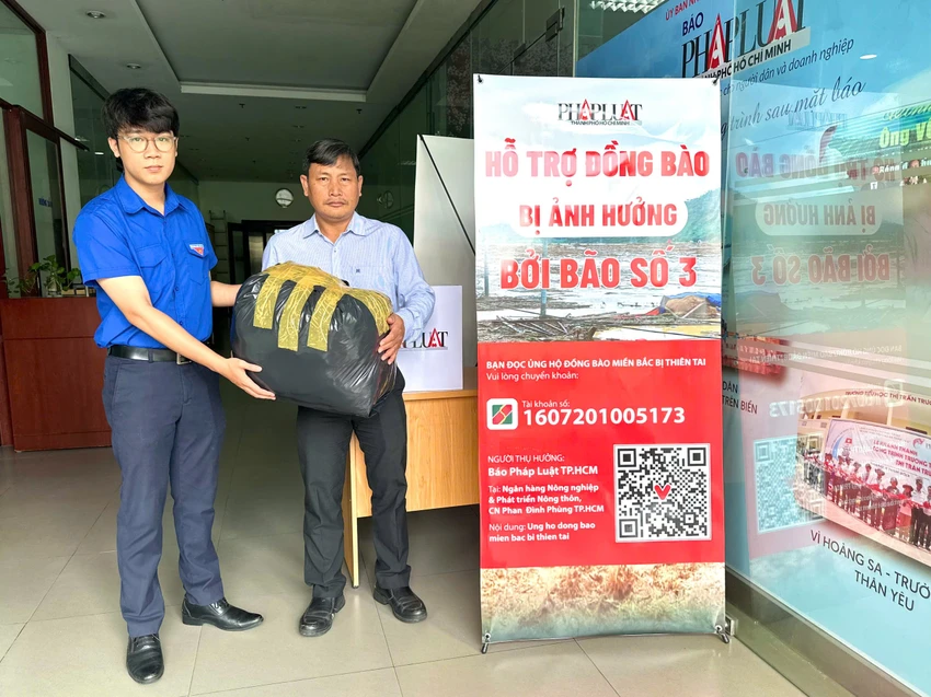 bao-phap-luat-tp-hcm-tuc-nhan-ve-tam-long-cua-ban-doc-ho-tro-nguoi-dan-bi-thien-tai-_11zon.jpg
