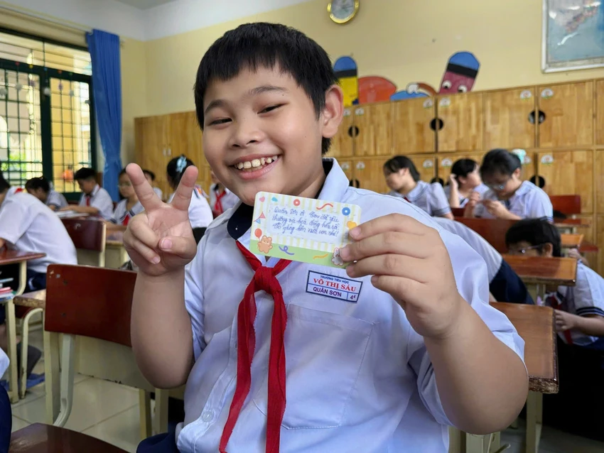 thay-giao-tre-va-gio-hoc-hanh-phuc-.jpg