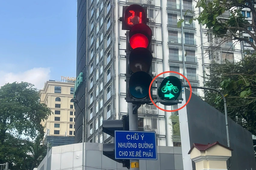 nhường đường cho xe rẽ phải