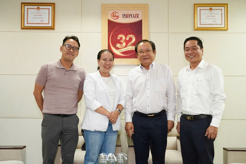 bao-phap-luat-tp-hcm-don-tiep-nhieu-doan-cong-tac-den-tham-va-chuc-mung-.jpg
