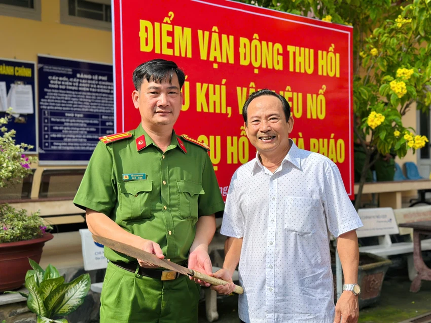 nguoi-dan-phuong-phuoc-long-huong-ung-ngay-hoi-bao-ve-an-ninh-to-quoc-.jpg