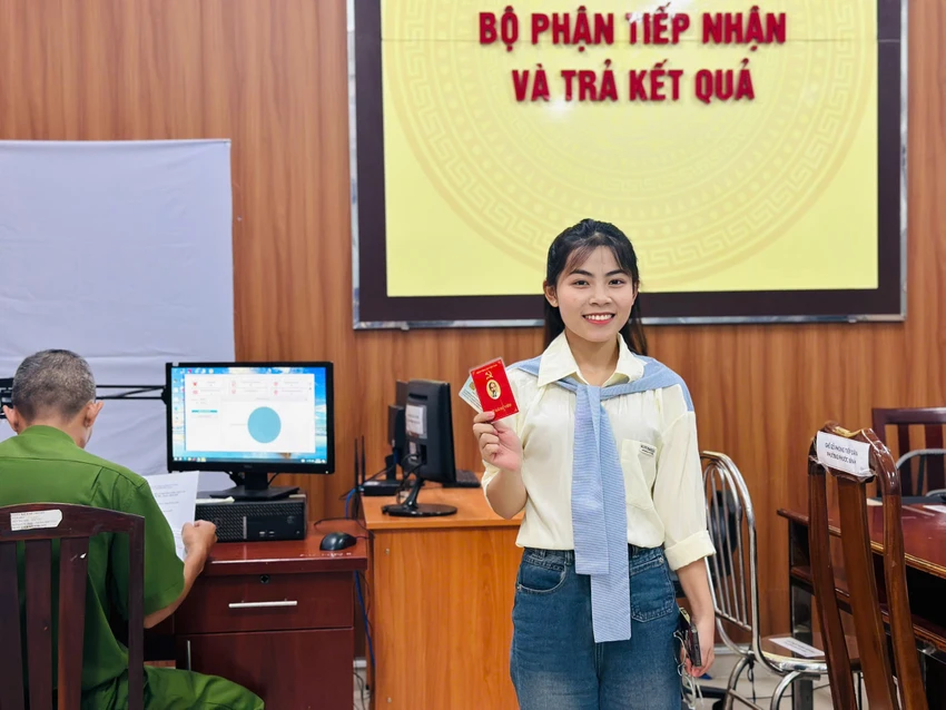 nguoi-dan-phuong-phuoc-long-huong-ung-ngay-hoi-bao-ve-an-ninh-to-quoc-.jpg