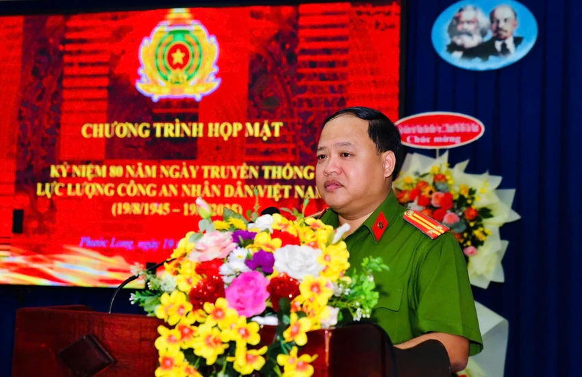 nguoi-dan-phuong-phuoc-long-huong-ung-ngay-hoi-bao-ve-an-ninh-to-quoc-.jpg