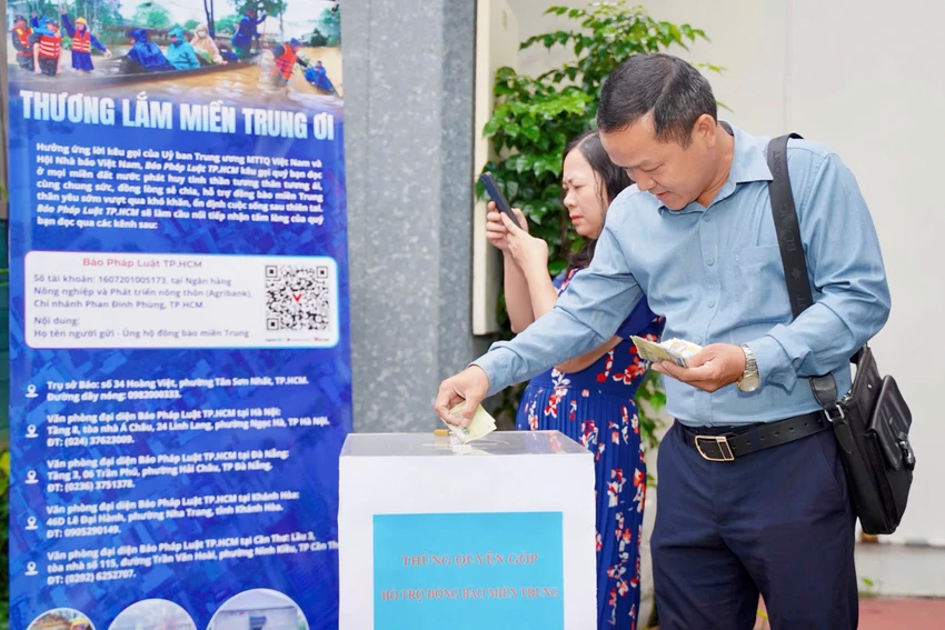 8ban-doc-bao-phap-luat-tp-hcm-cung-huong-ve-mien-trung-ruot-thit.jpg