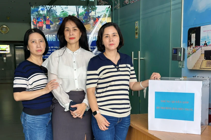 ban-doc-bao-phap-luat-tp-hcm-cung-huong-ve-mien-trung-ruot-thit.jpg