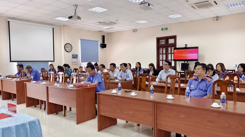 95tp-hcm-vksnd-khu-vuc-5-ky-ket-quy-che-phoi-hop-thi-diem-khoi-kien-vu-an-dan-su-bao-ve-nhom-yeu-the-va-loi-ich-cong.jpg