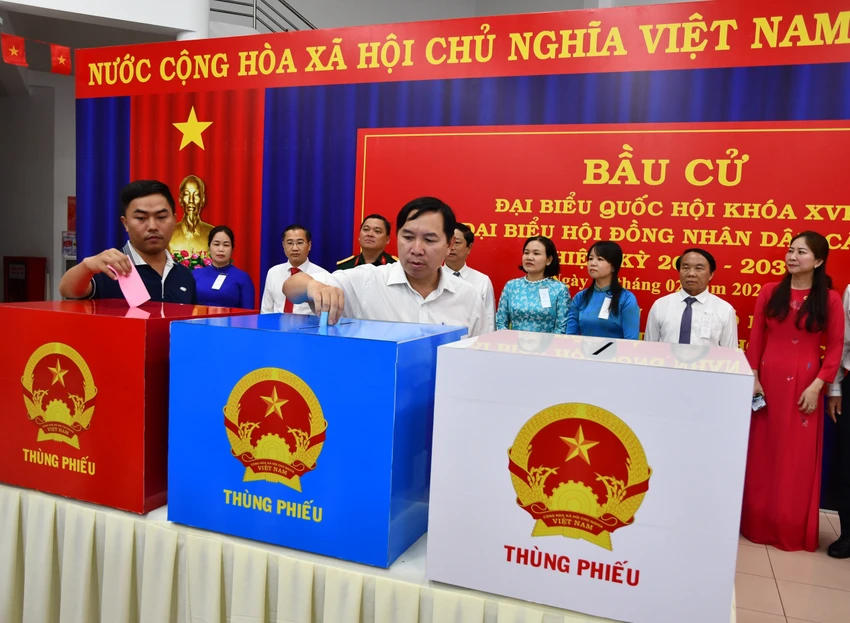 cu-tri-co-duoc-nho-nguoi-khac-bo-phieu-thay-khi-di-cong-tac-.jpg