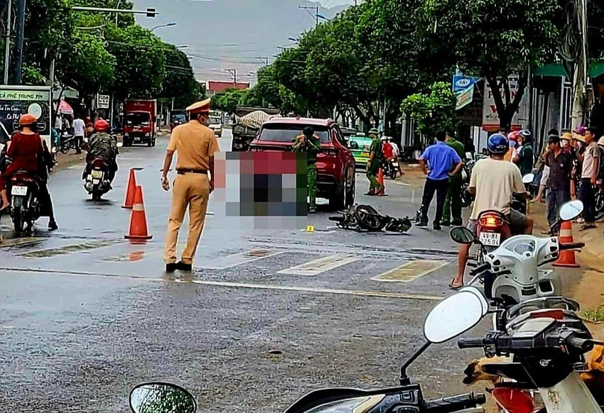 Hiện trường vụ tai nạn khiến 1 học sinh cấp 3 tử vong. Ảnh: CA Hiện trường vụ tai nạn khiến 1 học sinh cấp 3 tử vong. Ảnh: CA