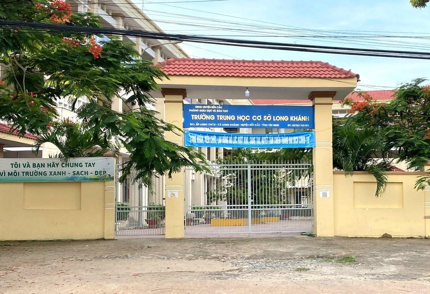 Phó hiệu trưởng trường THCS Long Khánh bị bắt giam. Ảnh: VT Phó hiệu trưởng trường THCS Long Khánh bị bắt giam. Ảnh: VT