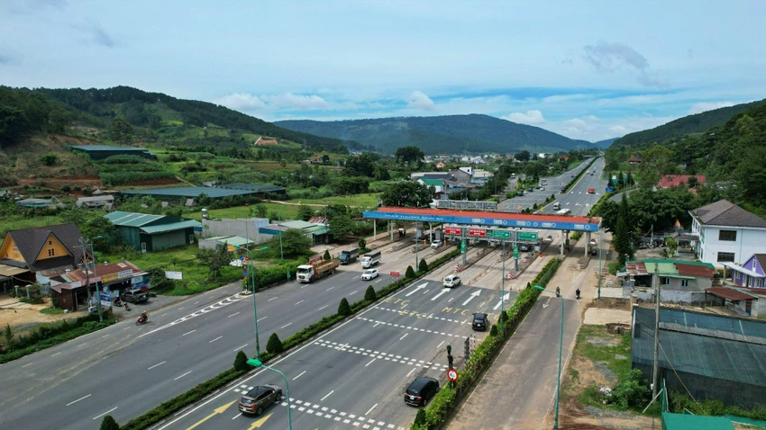 Trạm thu phí Định An nằm trên cao tốc Liên Khương - Đà Lạt. Ảnh VÕ TÙNG