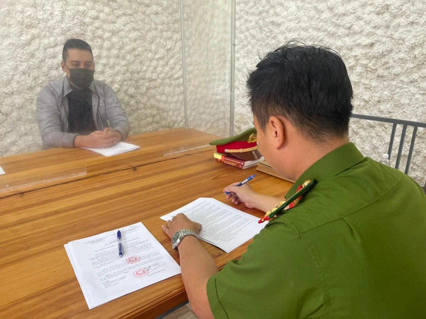 Dương Hoàng Minh bị bắt giữ. Ảnh: TD Dương Hoàng Minh bị bắt giữ. Ảnh: TD