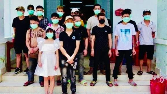 18 công dân trốn khỏi casino vì sợ bị bán. Ảnh BĐBP 18 công dân trốn khỏi casino vì sợ bị bán. Ảnh BĐBP