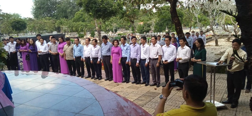 Công trình gồm tượng đài và bia được khắc tên 621 liệt sĩ, trong đó có 111 nhà giáo đi B và 510 nhà giáo địa phương. Đây chính là một trong những địa chỉ đỏ mà các thế hệ ngành giáo dục thường tìm về mỗi dịp kỷ niệm ngày Nhà giáo Việt Nam. Ảnh VĐ Địa chỉ đỏ đồi 82 liệt sĩ tây ninh