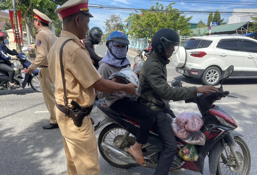 Những ngày cuối năm, tình hình an ninh trật tự, an toàn giao thông trên quốc lộ 20 khá ổn định. Ảnh: VÕ TÙNG