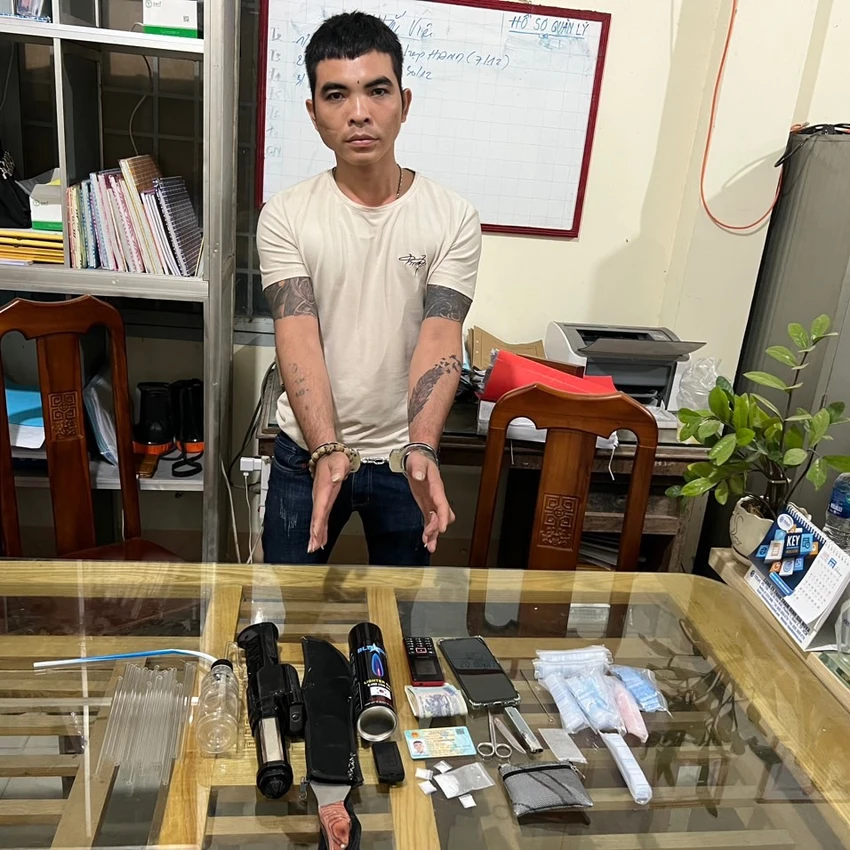 Phát hiện nhiều hung khí khi truy bắt ma túy ảnh 1 Phát hiện nhiều hung khí khi truy bắt ma túy ảnh 1