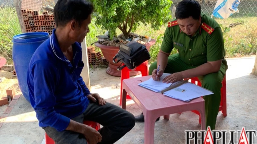 Công an Tây Ninh triệt phá đường dây buôn lậu bò. Ảnh: VÕ TÙNG Công an Tây Ninh triệt phá đường dây buôn lậu bò. Ảnh: VÕ TÙNG
