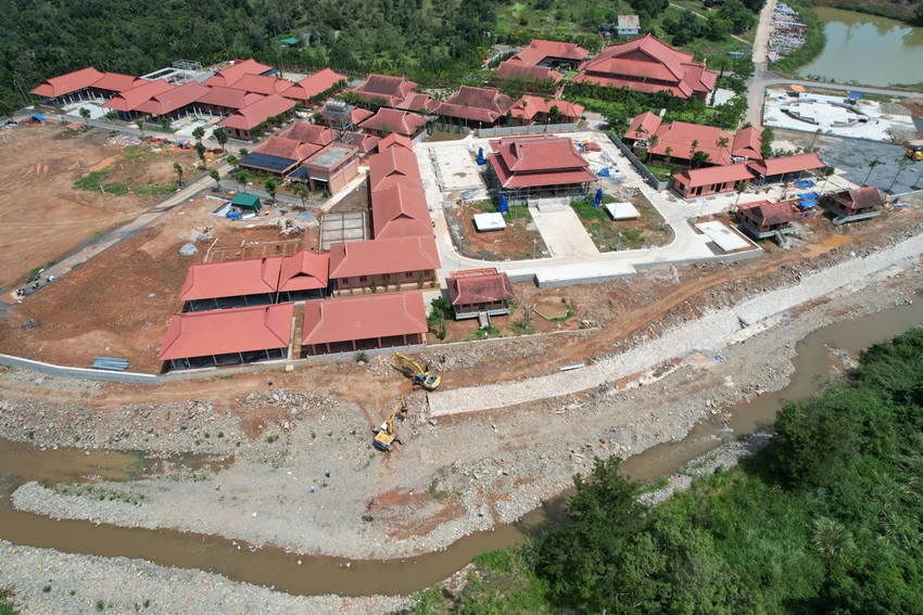 Dự án khu du lịch tâm linh Đại Tùng Lâm Hoa Sen xây dựng hơn 30 hạng mục trái phép. Ảnh: VÕ TÙNG Dự án khu du lịch tâm linh Đại Tùng Lâm Hoa Sen xây dựng hơn 30 hạng mục trái phép. Ảnh: VÕ TÙNG