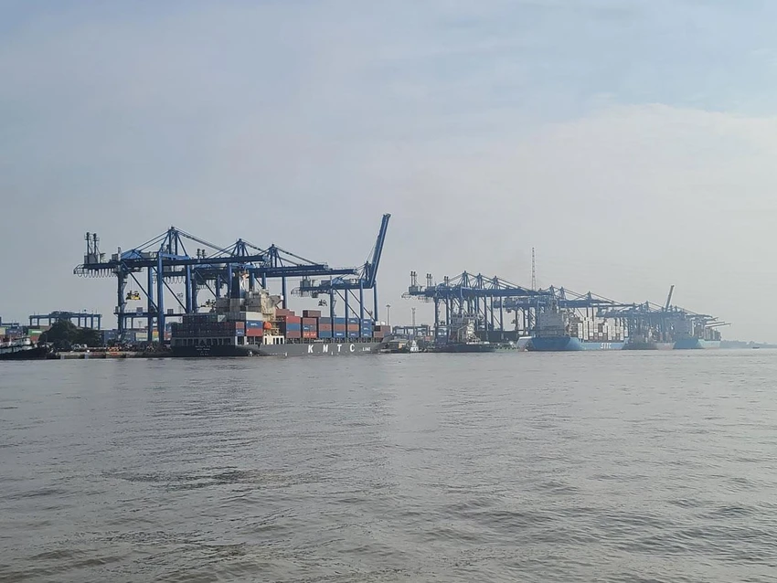 Sở GTVT TP cho biết việc triển khai thực hiện thu phí hạ tầng cảng biển ở TP.HCM đã thực hiện chậm hơn nhiều so với một số địa phương khác. Ảnh: HUY VŨ Sở GTVT TP cho biết việc triển khai thực hiện thu phí hạ tầng cảng biển ở TP.HCM đã thực hiện chậm hơn nhiều so với một số địa phương khác. Ảnh: HUY VŨ