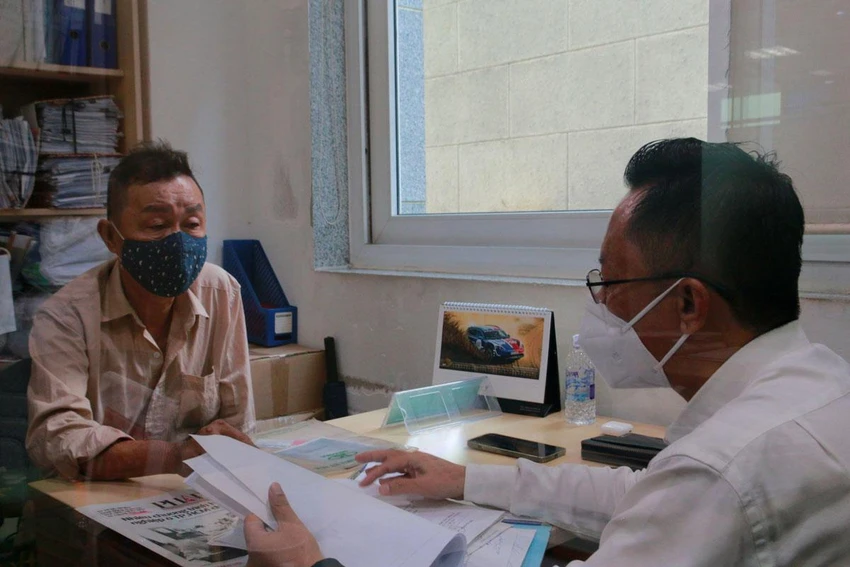 Luật sư Chương trình tư vấn pháp lý miễn phí của báo Pháp Luật TP.HCM đang tư vấn cho bạn đọc. Ảnh: MINH THUẬN Luật sư Chương trình tư vấn pháp lý miễn phí của báo Pháp Luật TP.HCM đang tư vấn cho bạn đọc. Ảnh: MINH THUẬN
