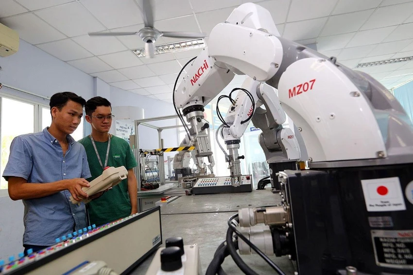 khu công nghệ cao TP.HCM thu hút nhiều tri thức, kiều bào đến làm việc. Trong ảnh: Một tổ hợp phòng thí nghiệm robot tại Trung tâm đào tạo và chuyển giao công nghệ Việt Nhật. Ảnh: TTXVN khu công nghệ cao TP.HCM thu hút nhiều tri thức, kiều bào đến làm việc. Trong ảnh: Một tổ hợp phòng thí nghiệm robot tại Trung tâm đào tạo và chuyển giao công nghệ Việt Nhật. Ảnh: TTXVN