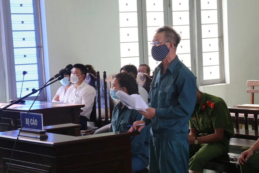 Hai bị cáo Thành và Yến tại phiên tòa. Ảnh: PĐ Hai bị cáo Thành và Yến tại phiên tòa. Ảnh: PĐ