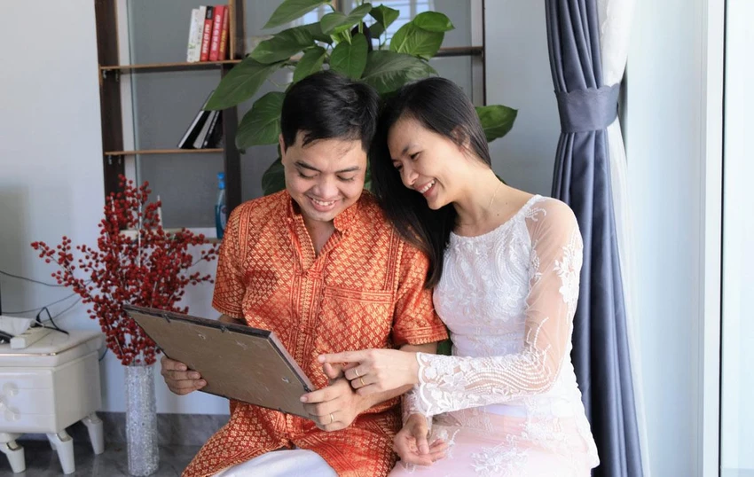 Hoàng Tiên cùng chồng trong ngày gặp mặt. Ảnh: THANH SƠN Hoàng Tiên cùng chồng trong ngày gặp mặt. Ảnh: THANH SƠN