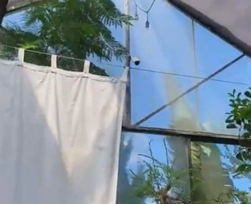 Du khách lo lắng vì những hình ảnh riêng tư từ camera có thể bị phát tán. Ảnh: VÕ TÙNG Du khách lo lắng vì những hình ảnh riêng tư từ camera có thể bị phát tán. Ảnh: VÕ TÙNG