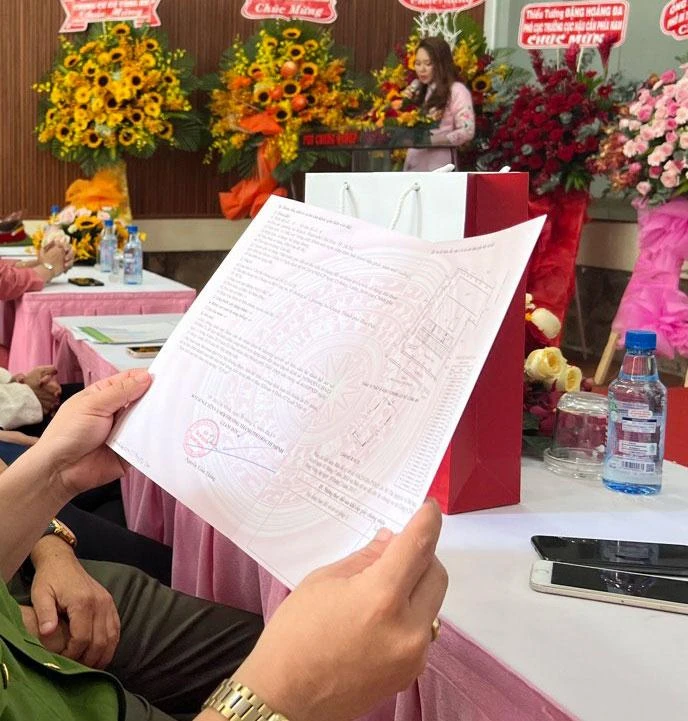 Sổ hồng được cấp cho các cư dân tại một chung cư ở TP Thủ Đức. Ảnh: THÁI NGUYÊN Sổ hồng được cấp cho các cư dân tại một chung cư ở TP Thủ Đức. Ảnh: THÁI NGUYÊN