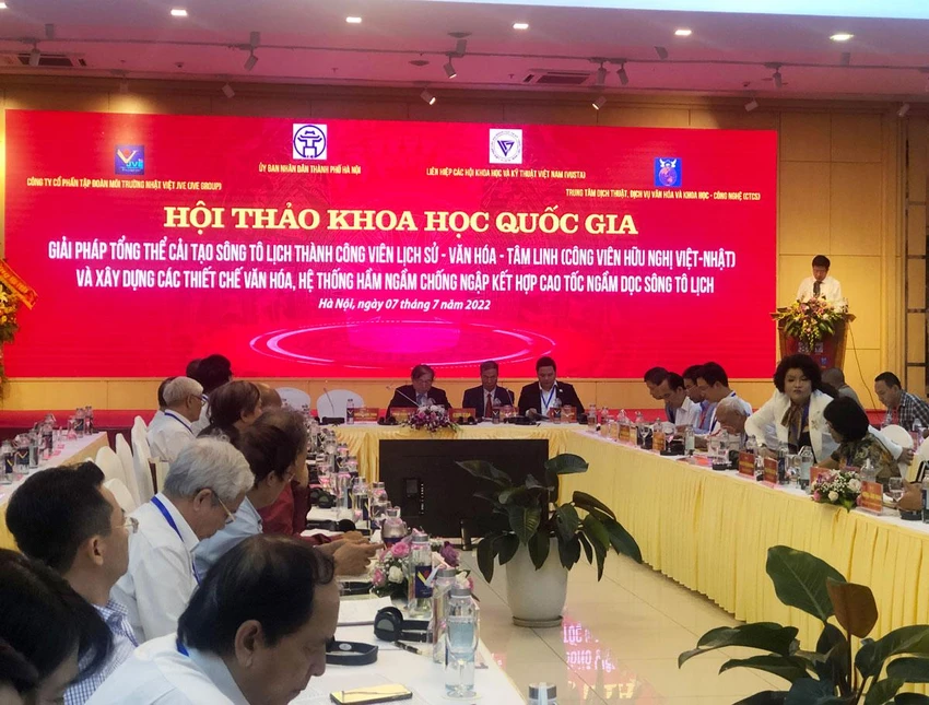 Tại hội thảo, các nhà khoa học, chuyên gia, nhà quản lý đều đồng tình với việc cần thiết cải tạo sông Tô Lịch để bảo đảm môi trường, cảnh quan của dòng sông. Ảnh: TRỌNG PHÚ Tại hội thảo, các nhà khoa học, chuyên gia, nhà quản lý đều đồng tình với việc cần thiết cải tạo sông Tô Lịch để bảo đảm môi trường, cảnh quan của dòng sông. Ảnh: TRỌNG PHÚ