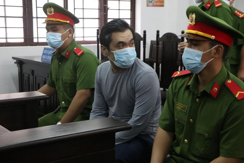 Bị cáo Phong tại phiên tòa sơ thẩm lần hai. Ảnh: HUỲNH THƠ Bị cáo Phong tại phiên tòa sơ thẩm lần hai. Ảnh: HUỲNH THƠ