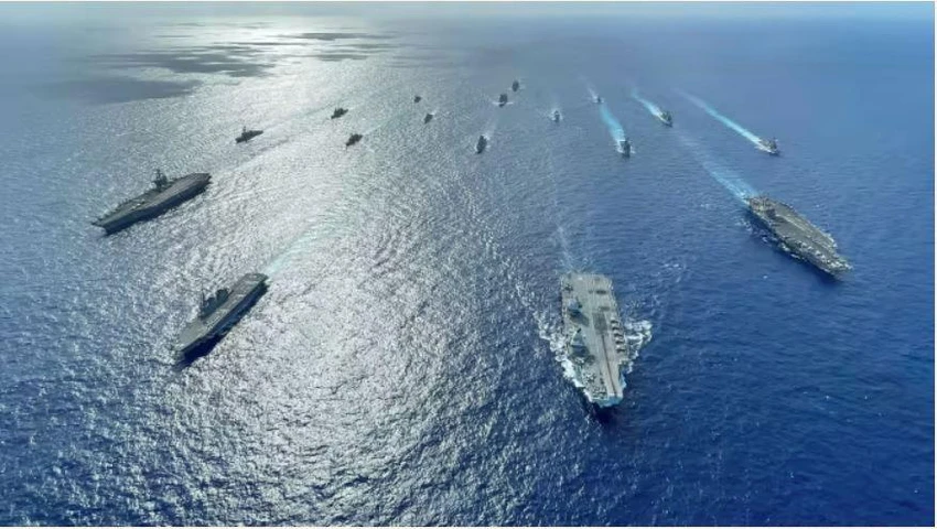 Các lực lượng hải quân Mỹ, Anh và Nhật hoạt động ở biển Philippines. Ảnh: US NAVY/AP Các lực lượng hải quân Mỹ, Anh và Nhật hoạt động ở biển Philippines. Ảnh: US NAVY/AP