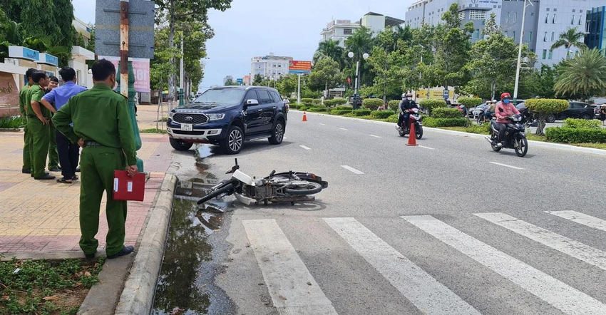 Cơ quan điều tra thực nghiệm lại hiện trường vụ tai nạn làm nữ sinh tử vong. Ảnh: ĐK Cơ quan điều tra thực nghiệm lại hiện trường vụ tai nạn làm nữ sinh tử vong. Ảnh: ĐK