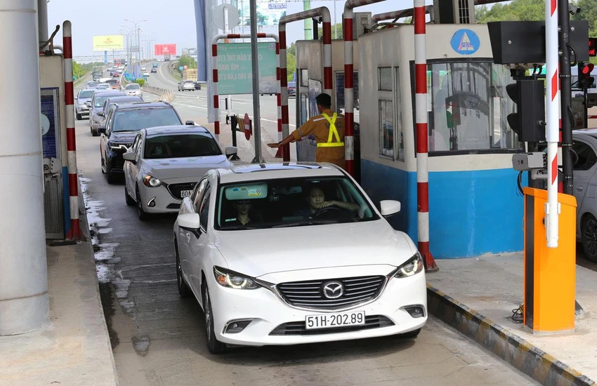 Trạm thu phí Long Phước trên cao tốc TP.HCM - Long Thành - Dầu Giây khá thông thoáng trong ngày đầu thu phí. Ảnh: HOÀNG GIANG Trạm thu phí Long Phước trên cao tốc TP.HCM - Long Thành - Dầu Giây khá thông thoáng trong ngày đầu thu phí. Ảnh: HOÀNG GIANG