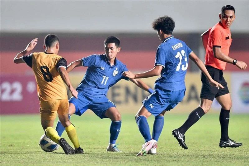 Nếu may mắn vào bán kết bằng vé vớt, U-16 Việt Nam sẽ chạm trán với U-16 Thái Lan - đội bóng nhất bảng B với 7 điểm. Ảnh: AFF