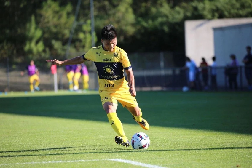 Quang Hải vào sân từ ghế dự bị sau hai trận được đá chính khoảng 70 phút. Ảnh: PAU FC Quang Hải vào sân từ ghế dự bị sau hai trận được đá chính khoảng 70 phút. Ảnh: PAU FC
