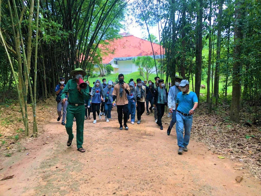 Các doanh nghiệp kỳ vọng những tháng cuối năm nay du lịch sẽ bùng nổ khi thu hút đa dạng khách trong và ngoài nước. Ảnh: T.UYÊN Các doanh nghiệp kỳ vọng những tháng cuối năm nay du lịch sẽ bùng nổ khi thu hút đa dạng khách trong và ngoài nước. Ảnh: T.UYÊN