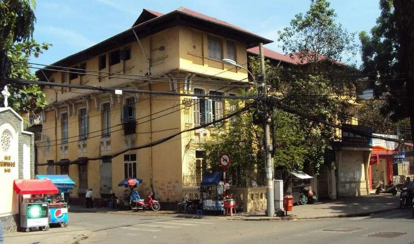 Một căn biệt thự cũ trên đường Nguyễn Đình Chiểu, quận 1, TP.HCM. Ảnh: KC Một căn biệt thự cũ trên đường Nguyễn Đình Chiểu, quận 1, TP.HCM. Ảnh: KC