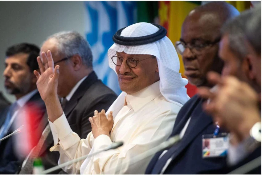 Bộ trưởng Năng lượng Saudi Arabia Abdulaziz bin Salman trong cuộc họp báo sau Hội nghị Bộ trưởng OPEC+ lần thứ 33 tại Vienna (Áo) ngày 5-10. Ảnh: AFP/GETTY IMAGES Bộ trưởng Năng lượng Saudi Arabia Abdulaziz bin Salman trong cuộc họp báo sau Hội nghị Bộ trưởng OPEC+ lần thứ 33 tại Vienna (Áo) ngày 5-10. Ảnh: AFP/GETTY IMAGES