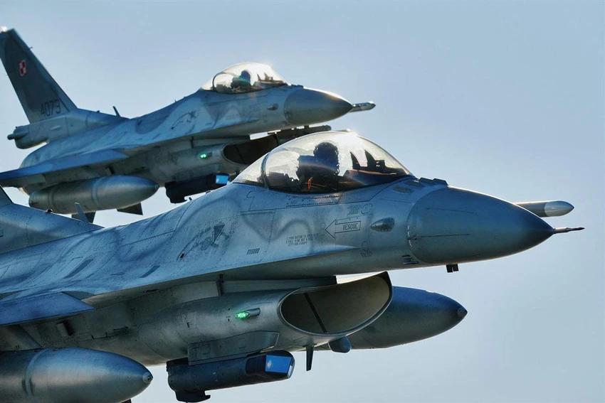 Các máy bay quân sự trong cuộc diễn tập Steadfast Noon của NATO ngày 17-10. Ảnh: AFP Các máy bay quân sự trong cuộc diễn tập Steadfast Noon của NATO ngày 17-10. Ảnh: AFP