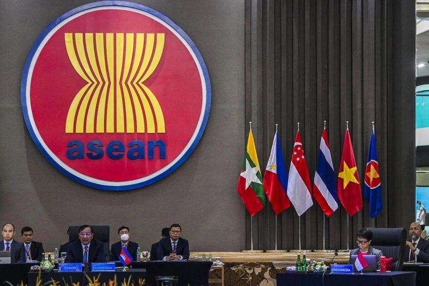 Quang cảnh phiên họp bộ trưởng ngoại giao ASEAN ngày 27-10 ở thủ đô Jakarta (Indonesia). Ảnh: BỘ NGOẠI GIAO CAMPUCHIA Quang cảnh phiên họp bộ trưởng ngoại giao ASEAN ngày 27-10 ở thủ đô Jakarta (Indonesia). Ảnh: BỘ NGOẠI GIAO CAMPUCHIA